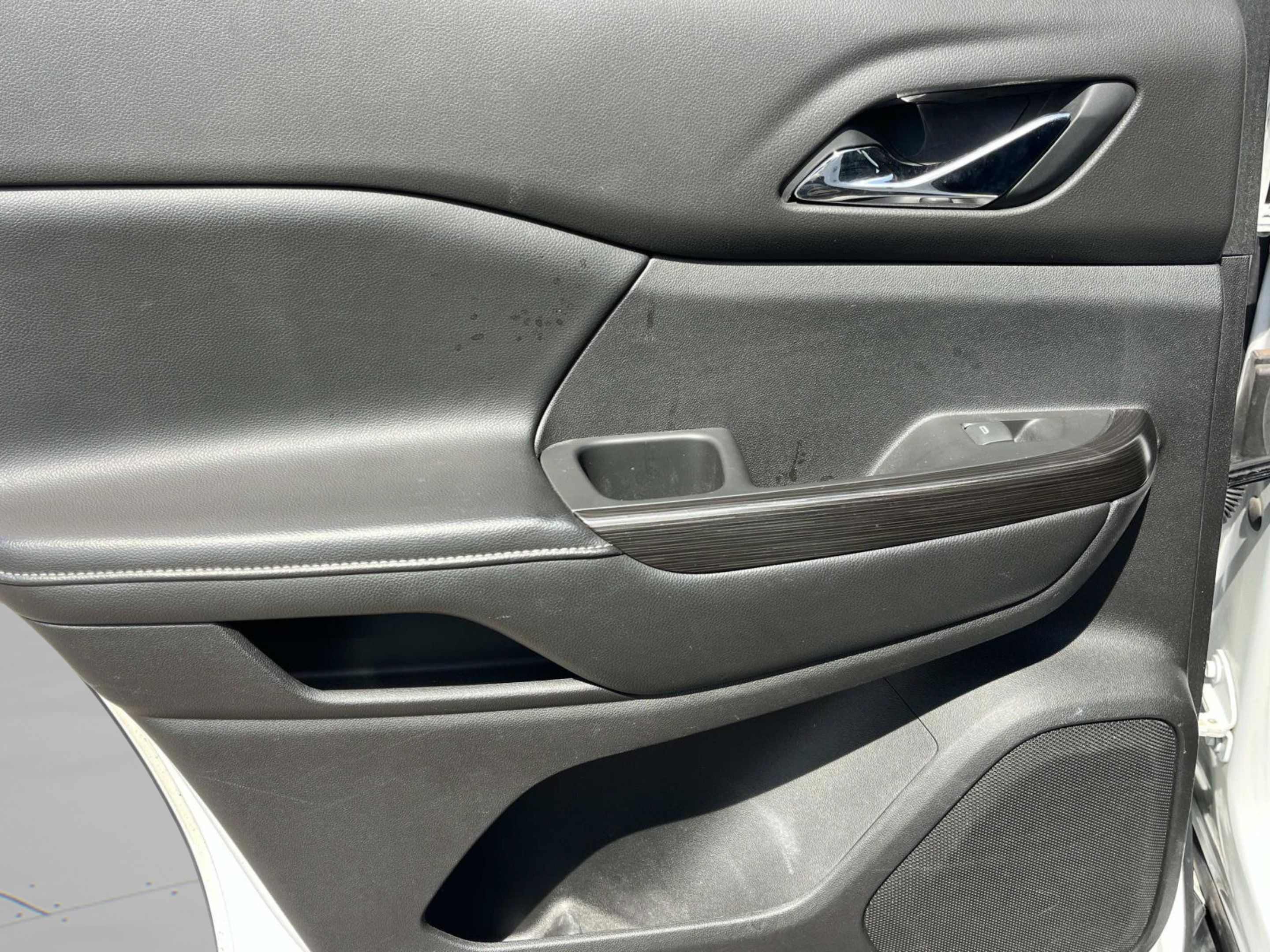 Used 2019 GMC Acadia SLT FWD image 17