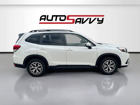 Used 2024 Subaru Forester Premium image 8