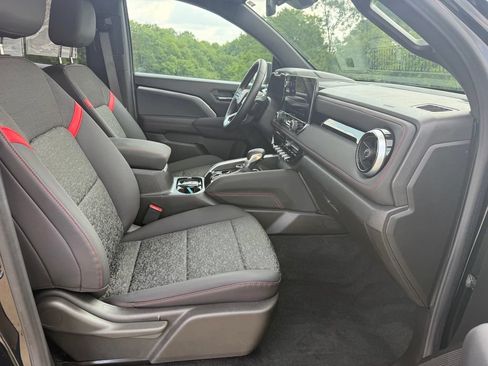 Used 2025 Chevrolet Colorado Z71 w/ Technology Package AWD/4WD image 20
