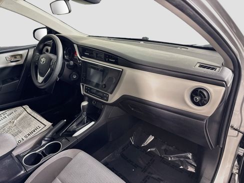 Used 2019 Toyota Corolla LE FWD image 29