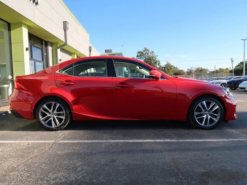 Used 2019 Lexus IS 300 image 7