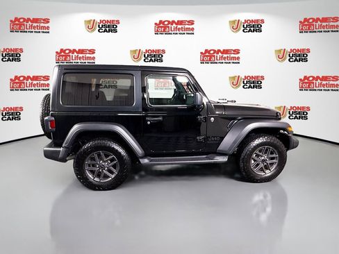 Used 2025 Jeep Wrangler Sport AWD/4WD image 16