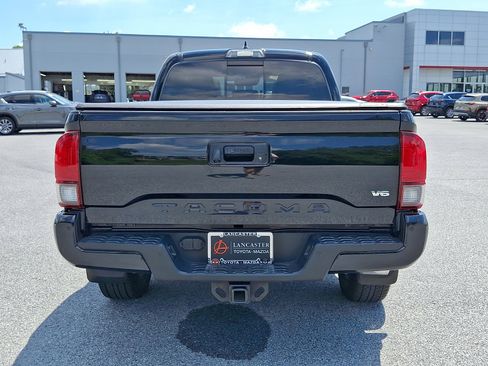 Used 2019 Toyota Tacoma TRD Sport w/ TRD Premium Sport Package AWD/4WD image 6