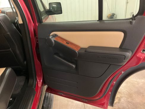 Used 2010 Ford Explorer Eddie Bauer image 24