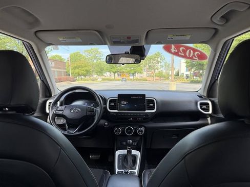 Used 2024 Hyundai Venue Limited FWD image 38
