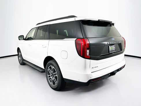 Used 2025 Ford Expedition Active AWD/4WD image 5