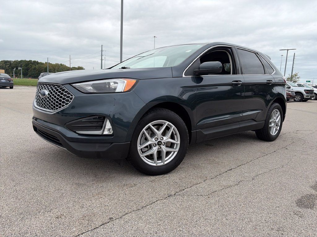 Used 2024 Ford Edge SEL w/ Convenience Package AWD/4WD image 3