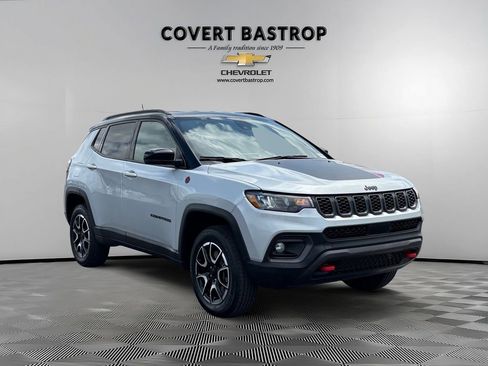 Used 2024 Jeep Compass Trailhawk AWD/4WD image 7
