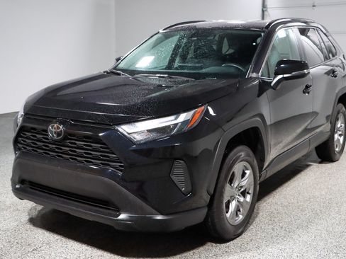 Used 2024 Toyota RAV4 XLE FWD image 30