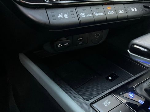 Used 2025 Hyundai Elantra Limited image 24