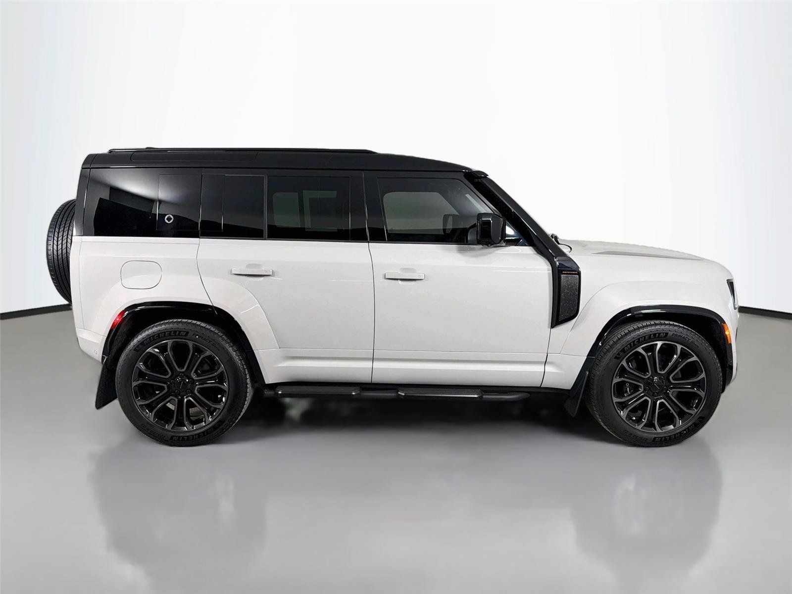 New 2026 Land Rover Defender 110 OCTA AWD/4WD image 4