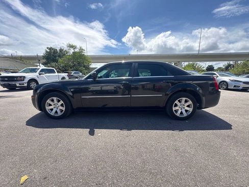 Used 2007 Chrysler 300 RWD image 6