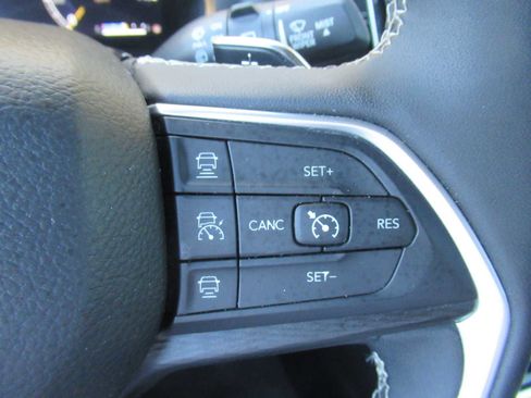 Used 2023 Jeep Grand Cherokee L Laredo image 22