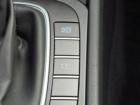 Certified 2025 Hyundai Kona SE image 25