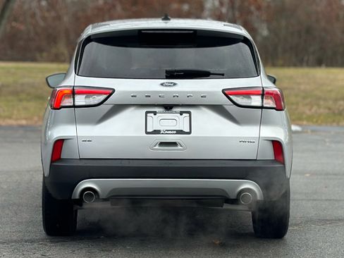 Used 2020 Ford Escape SE image 9