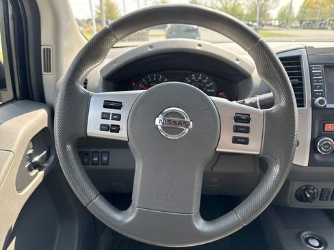 Used 2020 Nissan Frontier SV w/ Midnight Edition Floor Mats AWD/4WD image 17