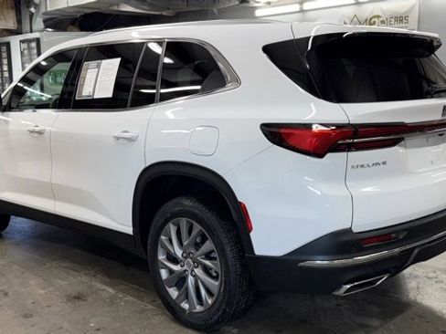 Used 2025 Buick Enclave Preferred image 8