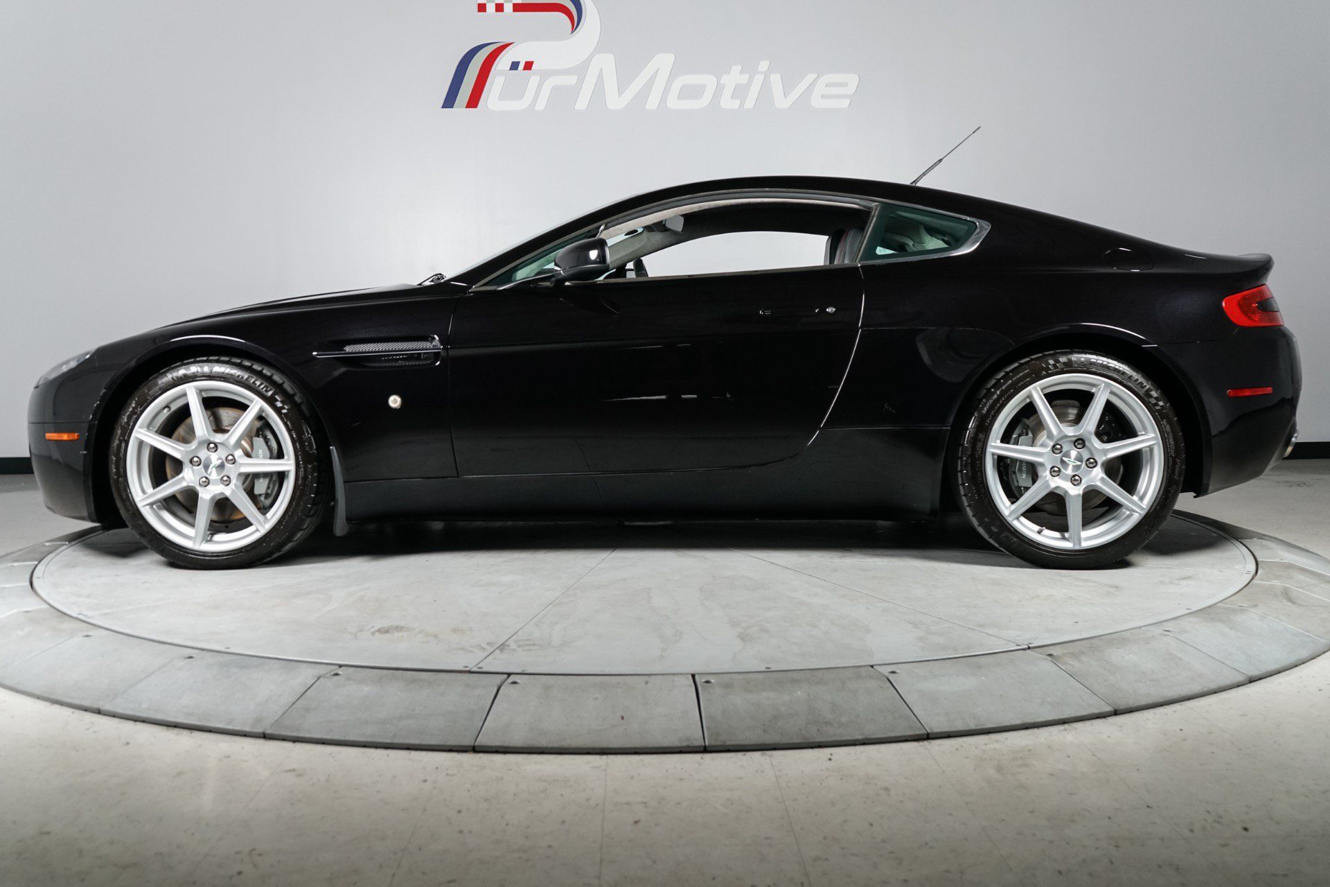 Used 2007 Aston Martin V8 Vantage Coupe RWD image 3