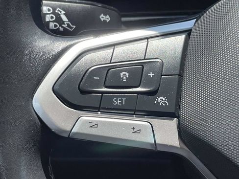Used 2025 Volkswagen Atlas SE FWD image 31