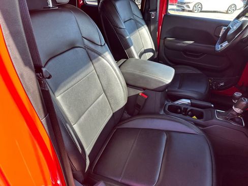 Used 2022 Jeep Wrangler Unlimited Sahara image 13