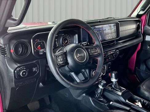 Used 2024 Jeep Wrangler Unlimited Rubicon AWD/4WD image 17
