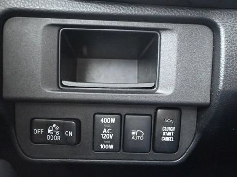 Used 2019 Toyota Tacoma TRD Off-Road AWD/4WD image 25