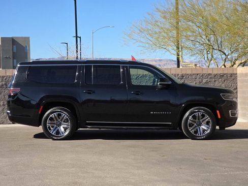 Certified 2024 Jeep Wagoneer L Series II w/ Flexible Seating Group image 9