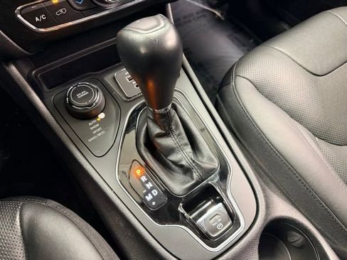 Used 2020 Jeep Cherokee Limited image 17