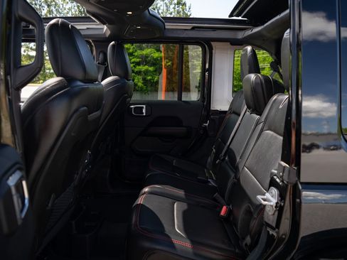 Used 2024 Jeep Wrangler Unlimited Rubicon AWD/4WD image 19