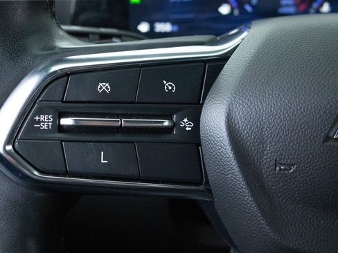 Used 2025 Chevrolet Equinox LT w/ Safety and Technology Package FWD image 18