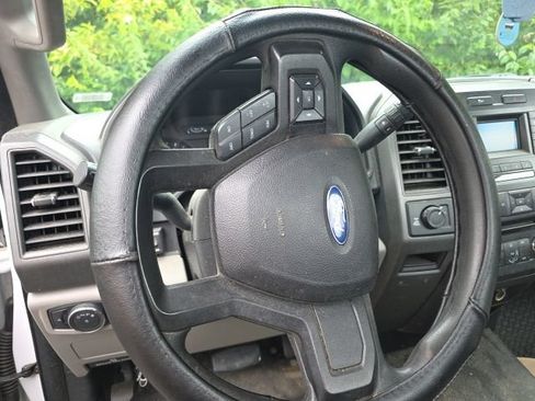 Used 2017 Ford F250 XL w/ Power Equipment Group AWD/4WD image 4