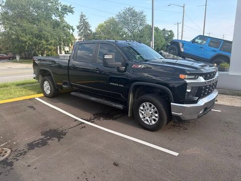 Used 2022 Chevrolet Silverado 2500 LT w/ Convenience Package AWD/4WD image 3