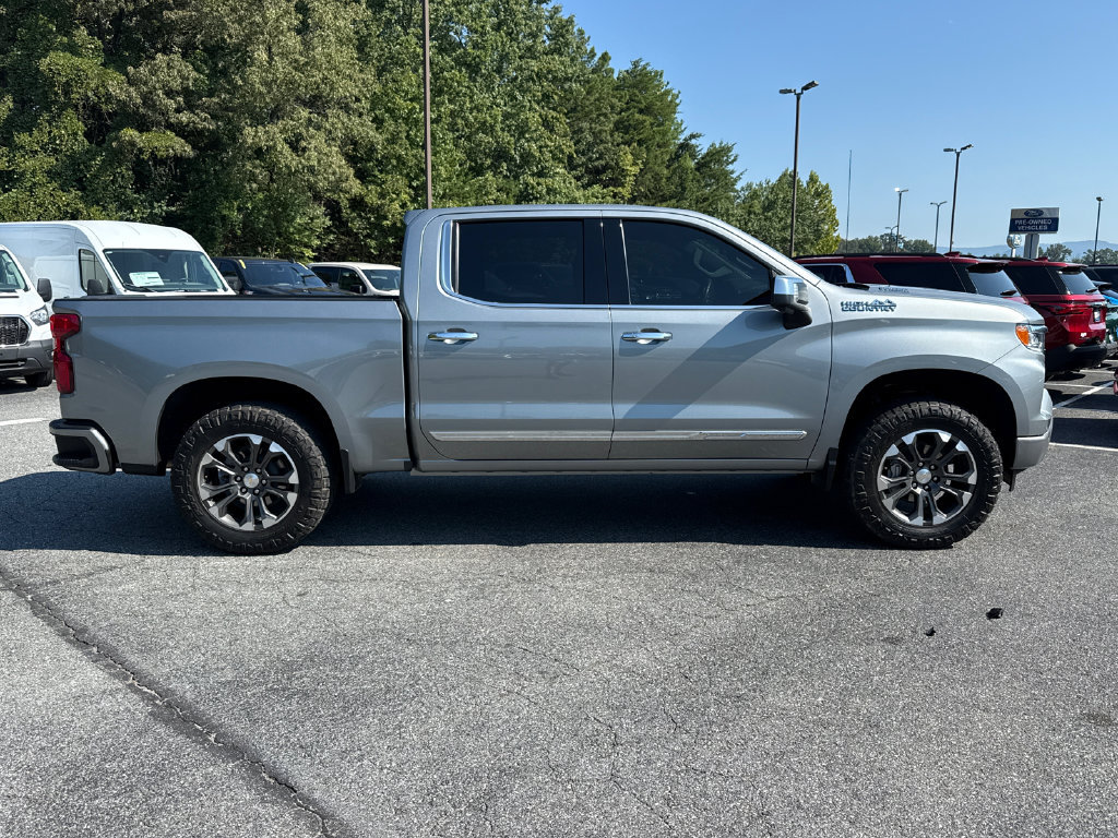 Used 2024 Chevrolet Silverado 1500 High Country w/ Technology Package AWD/4WD image 8