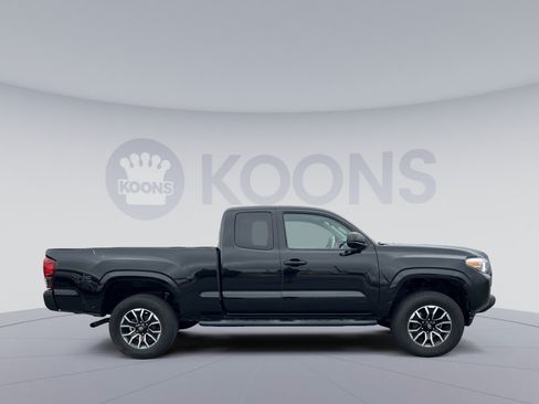 Used 2022 Toyota Tacoma SR AWD/4WD image 8