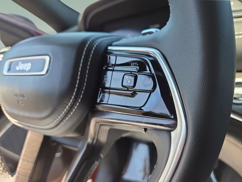 Used 2023 Jeep Grand Cherokee Overland image 12