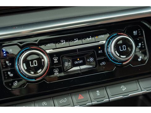 New 2026 GMC Sierra 1500 Denali Ultimate w/ LPO, Black Badging Package AWD/4WD image 30