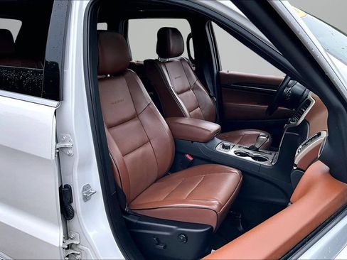 Used 2017 Jeep Grand Cherokee Summit w/ Platinum Appearance Package AWD/4WD image 29