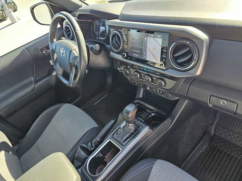 Used 2020 Toyota Tacoma TRD Off-Road w/ Technology Package AWD/4WD image 11