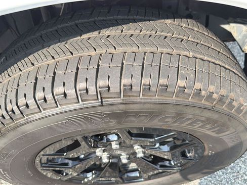 Used 2025 Ford F150 Lightning XLT AWD/4WD image 40