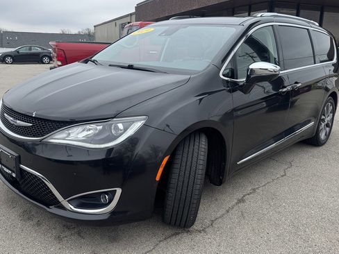 Used 2019 Chrysler Pacifica Limited w/ Tire & Wheel Group image 4