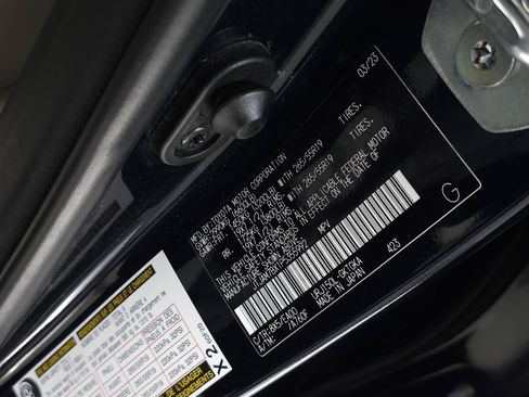 Used 2023 Lexus GX 460 Premium w/ Accessory Package AWD/4WD image 40
