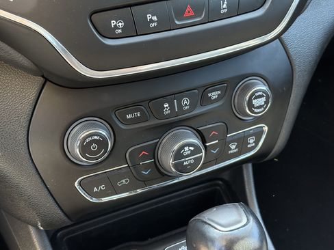 Used 2023 Jeep Cherokee Altitude Lux AWD/4WD image 22