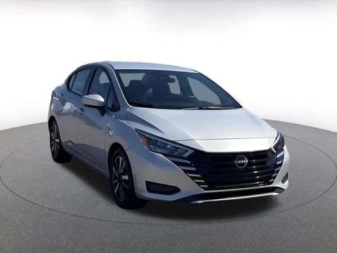 Used 2025 Nissan Versa SV FWD image 2