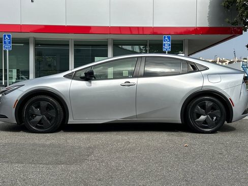 Used 2023 Toyota Prius LE image 7