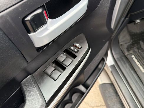 Used 2020 Toyota Tundra SR5 w/ SR5 Convenience Package AWD/4WD image 12