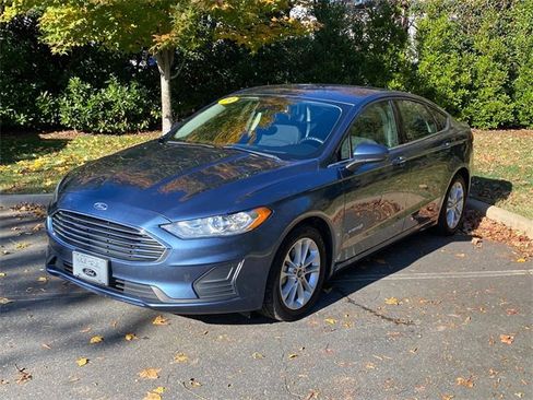 Used 2019 Ford Fusion SE image 3