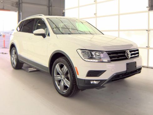 Used 2020 Volkswagen Tiguan SEL AWD/4WD image 6