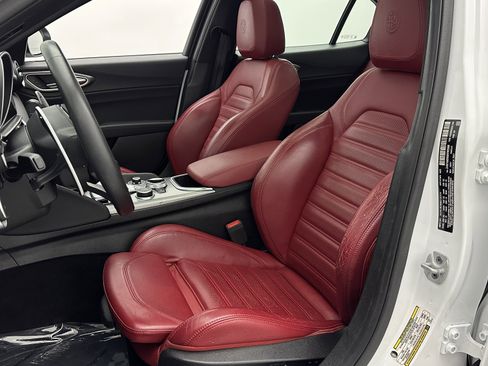 Used 2022 Alfa Romeo Giulia Veloce image 29