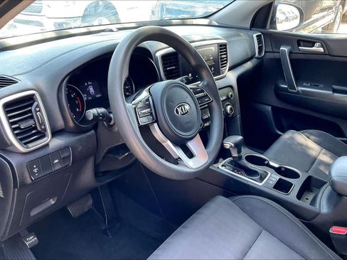 Certified 2022 Kia Sportage LX FWD image 2