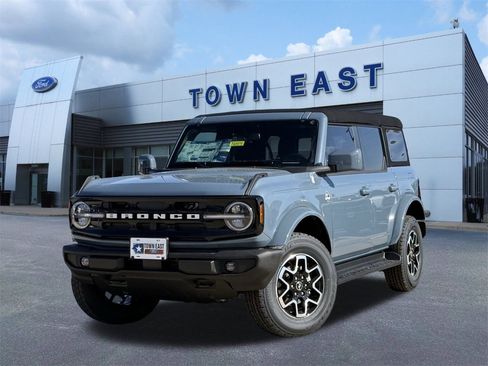 New 2025 Ford Bronco Outer Banks image 1